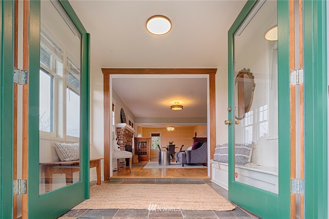 Property Photo: 5130 Wildwood Lane S WA 98118
