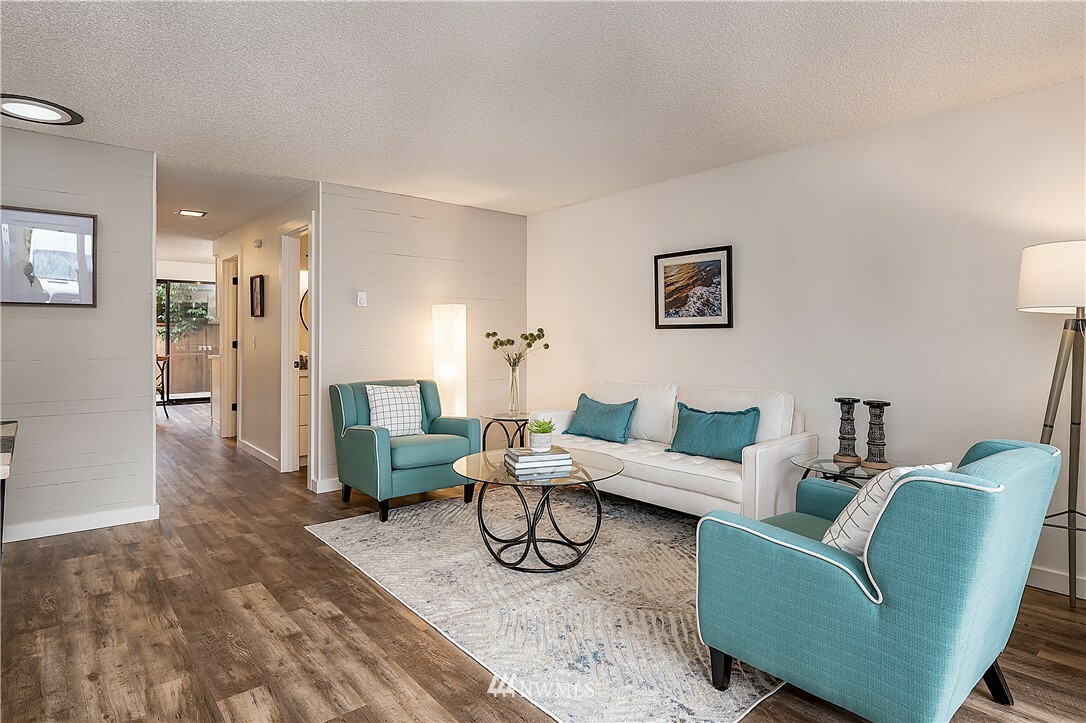 Property Photo: 20620 76th Avenue W J WA 98026