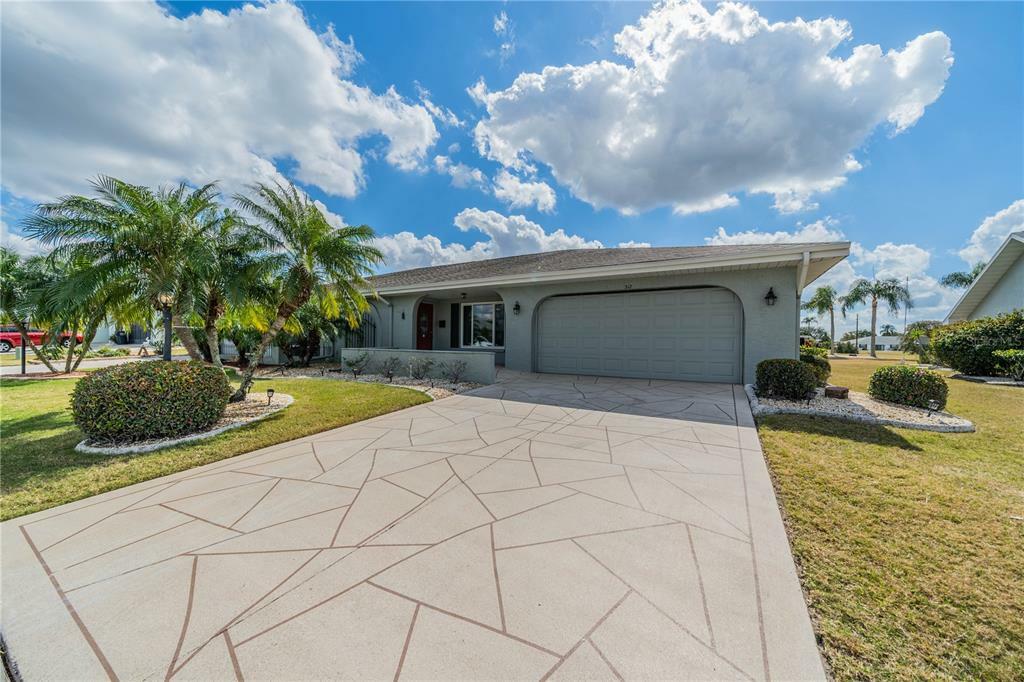 Property Photo: 312 Stroll Lane FL 33573