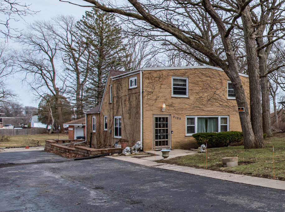 Property Photo:  2123 Kellogg Avenue  IL 60087 
