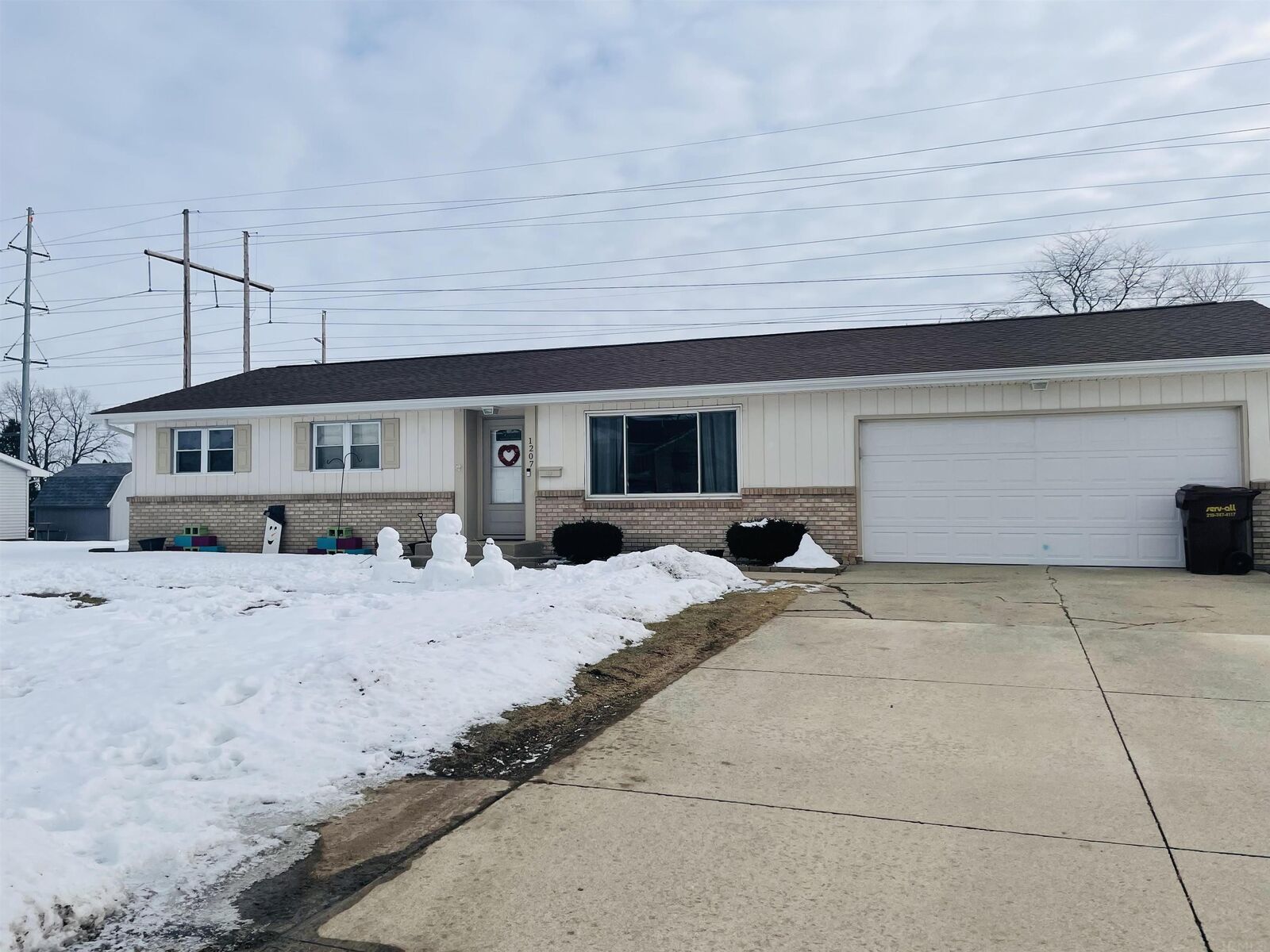 Property Photo:  1207 Highland Drive  IN 46706