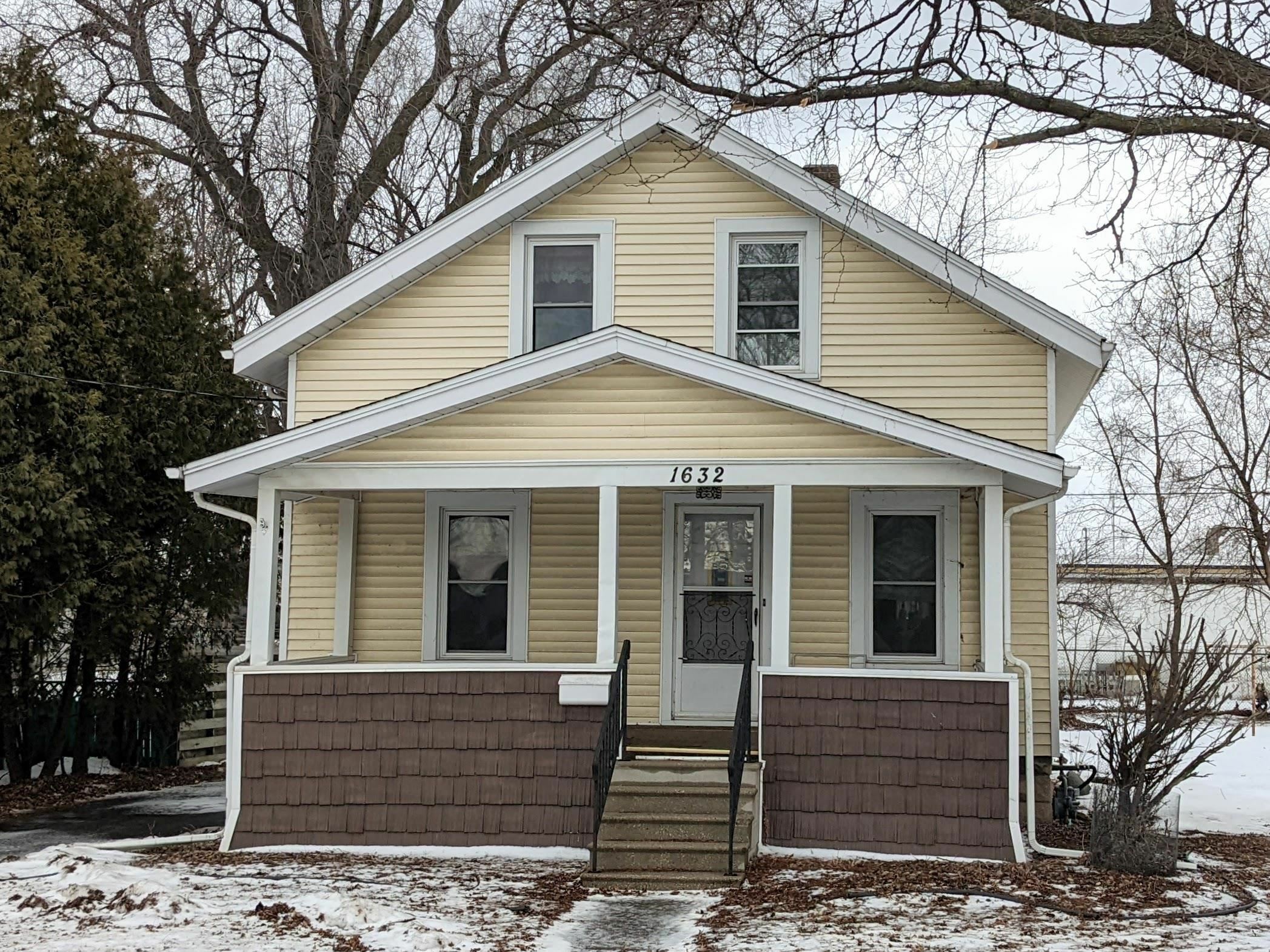 Property Photo:  1632 W Rogers Avenue  WI 54914-5005 