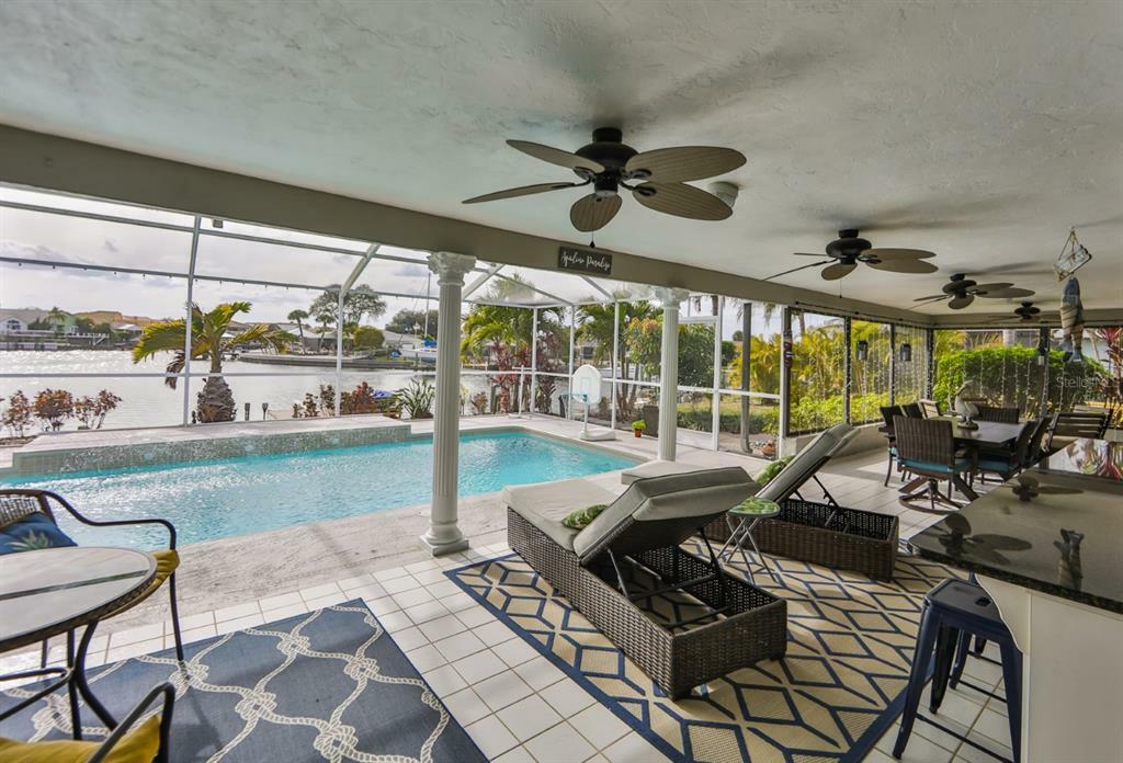 Property Photo:  6407 Lake Sunrise Drive  FL 33572 