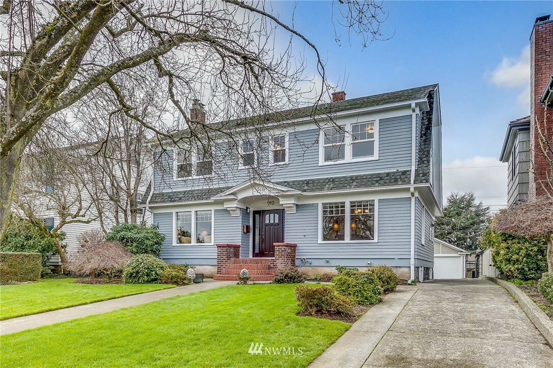 Property Photo:  910 Hoyt Avenue  WA 98201 