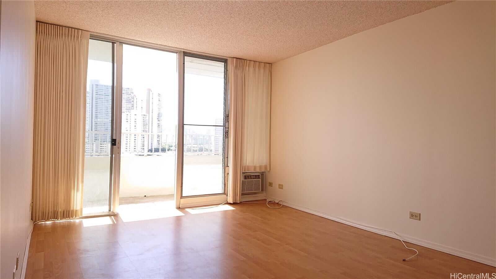 Property Photo:  796 Isenberg Street 8G  HI 96826 