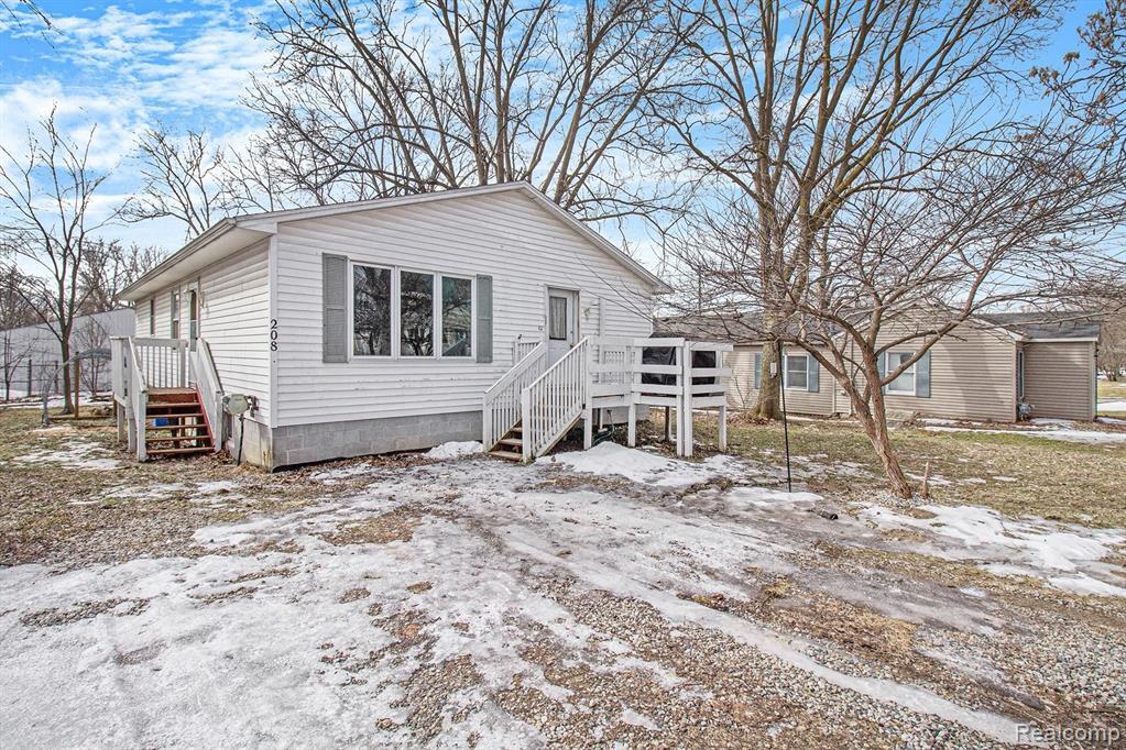 Property Photo:  208 E Elm Street  MI 48476 9110 
