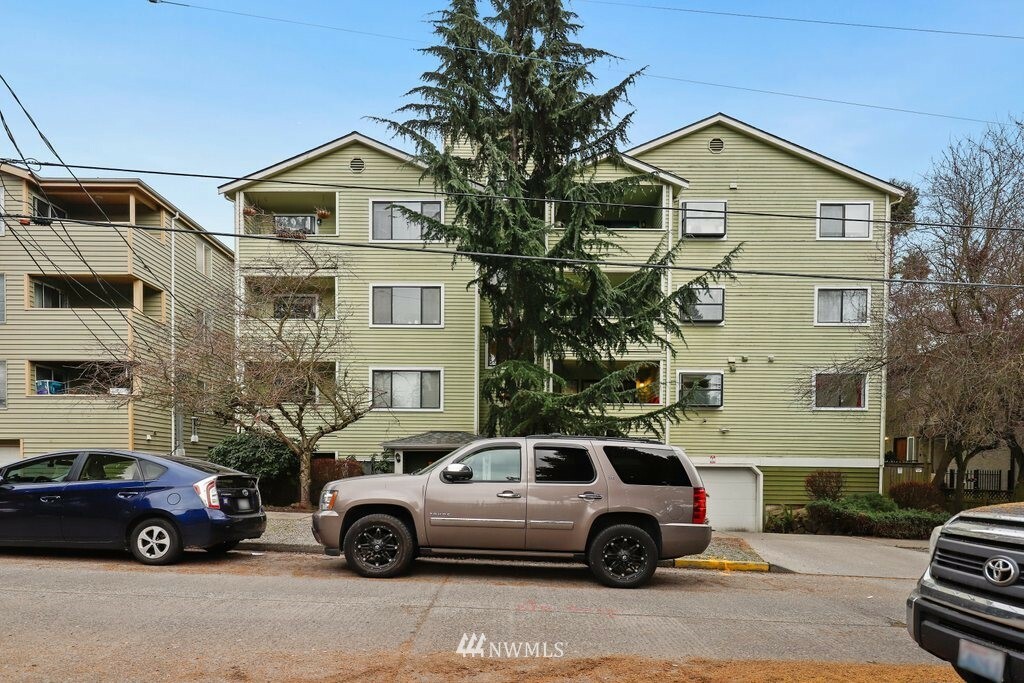 Property Photo:  8816 Nesbit Avenue N 101  WA 98103 