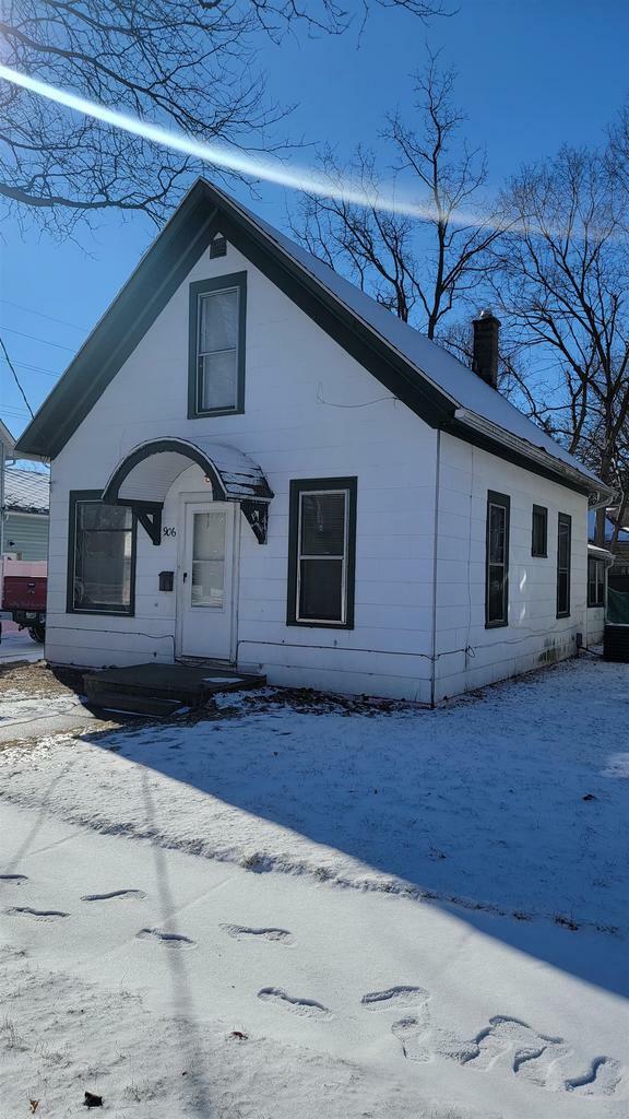 Property Photo:  906 Harrison Ave  WI 53511 