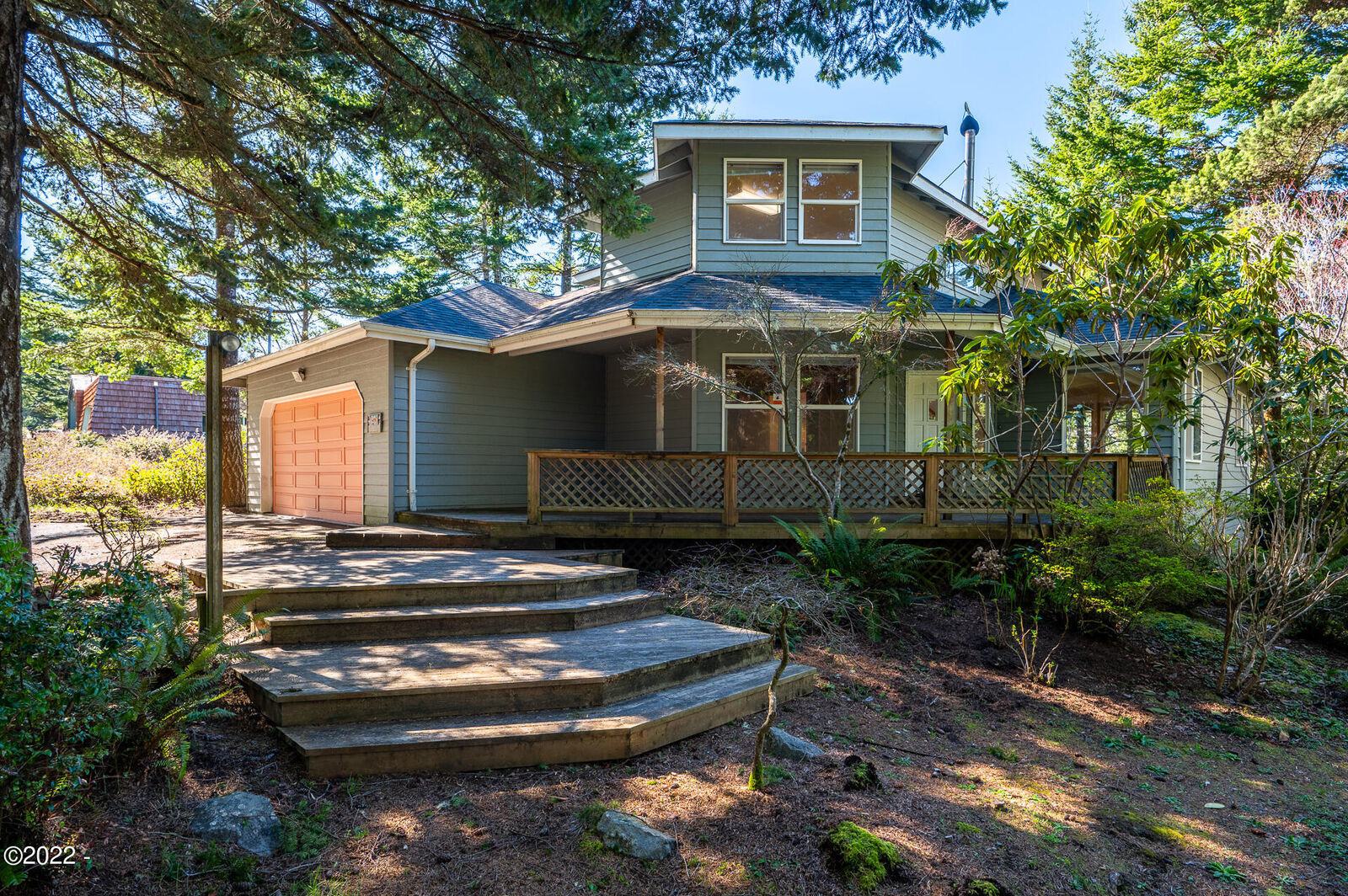 Property Photo: 2116 NW Pine Crest Way OR 97394