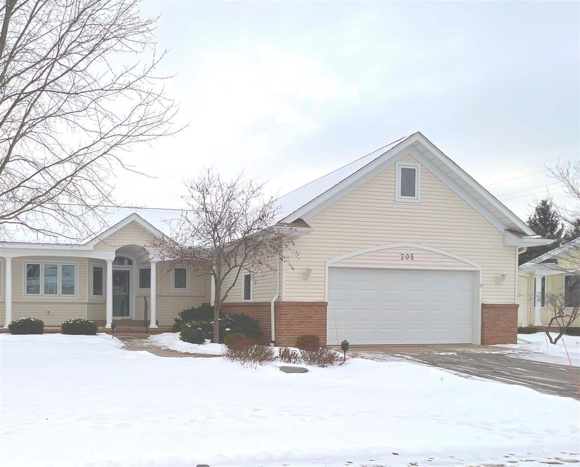 Property Photo:  205 Morning Meadows Way  MI 48640-7257 