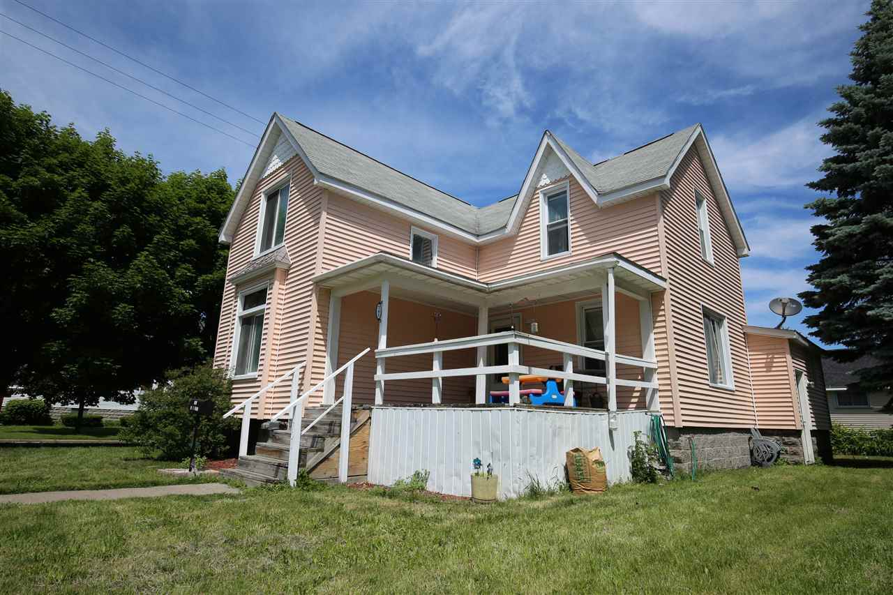 Property Photo:  701 E Fulton  MI 48706 