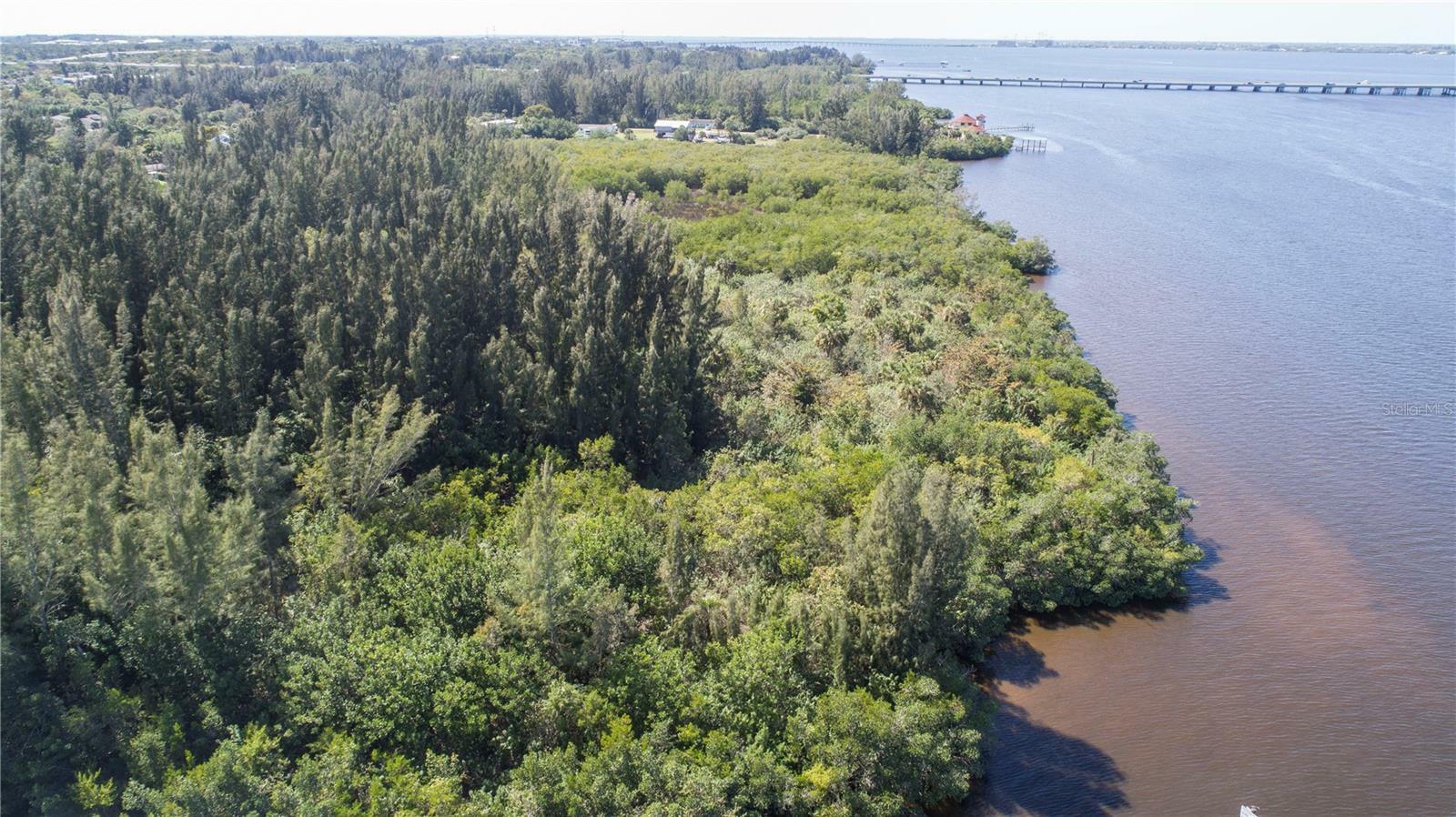Property Photo: 418 Peace Island Dr FL 33950