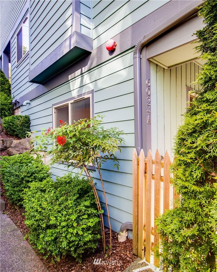 Property Photo:  6024 Fauntleroy (Back Row) Way SW A  WA 98136 
