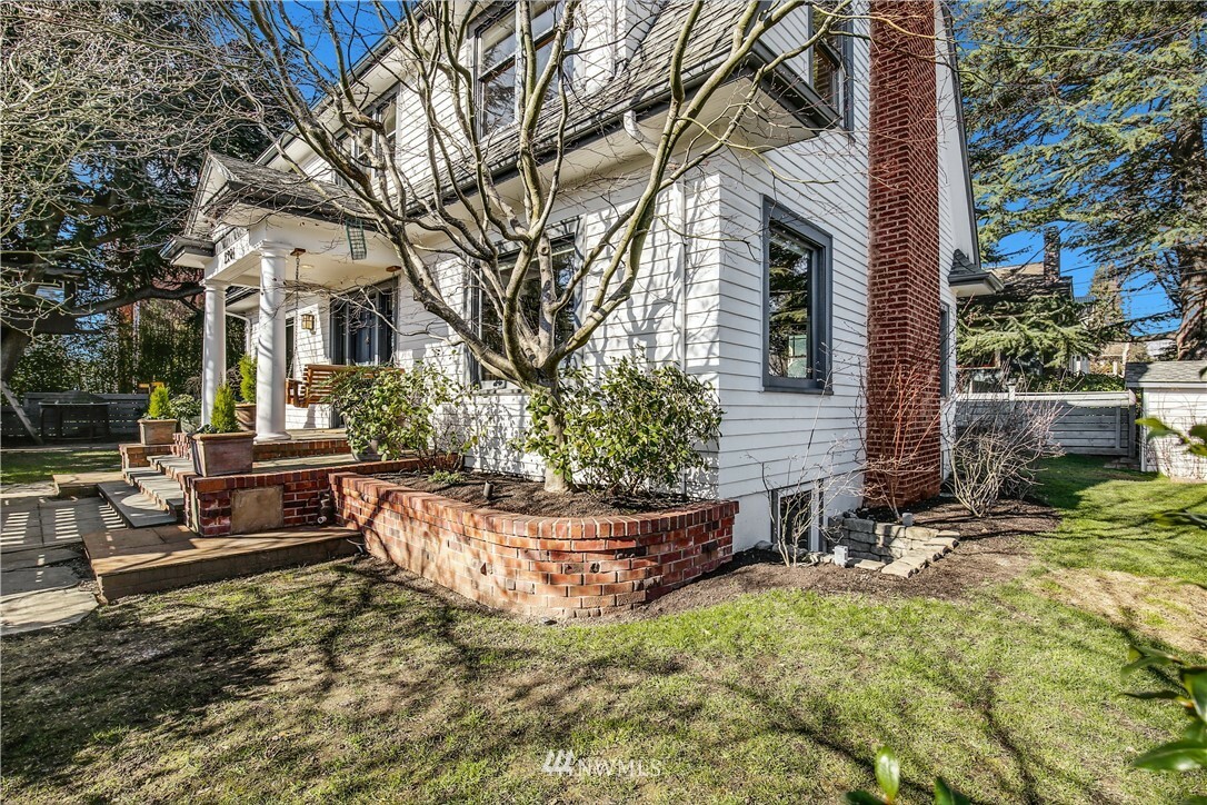 Property Photo:  2204 NW 65th Street  WA 98117 