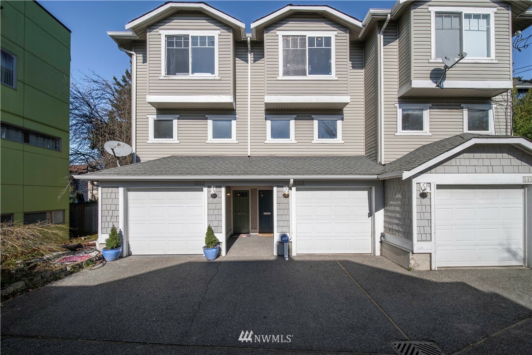 Property Photo: 1414 E Spruce St WA 98122