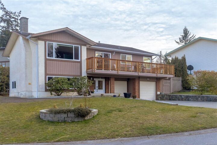 4348 Ridgewood Cres — photo 1