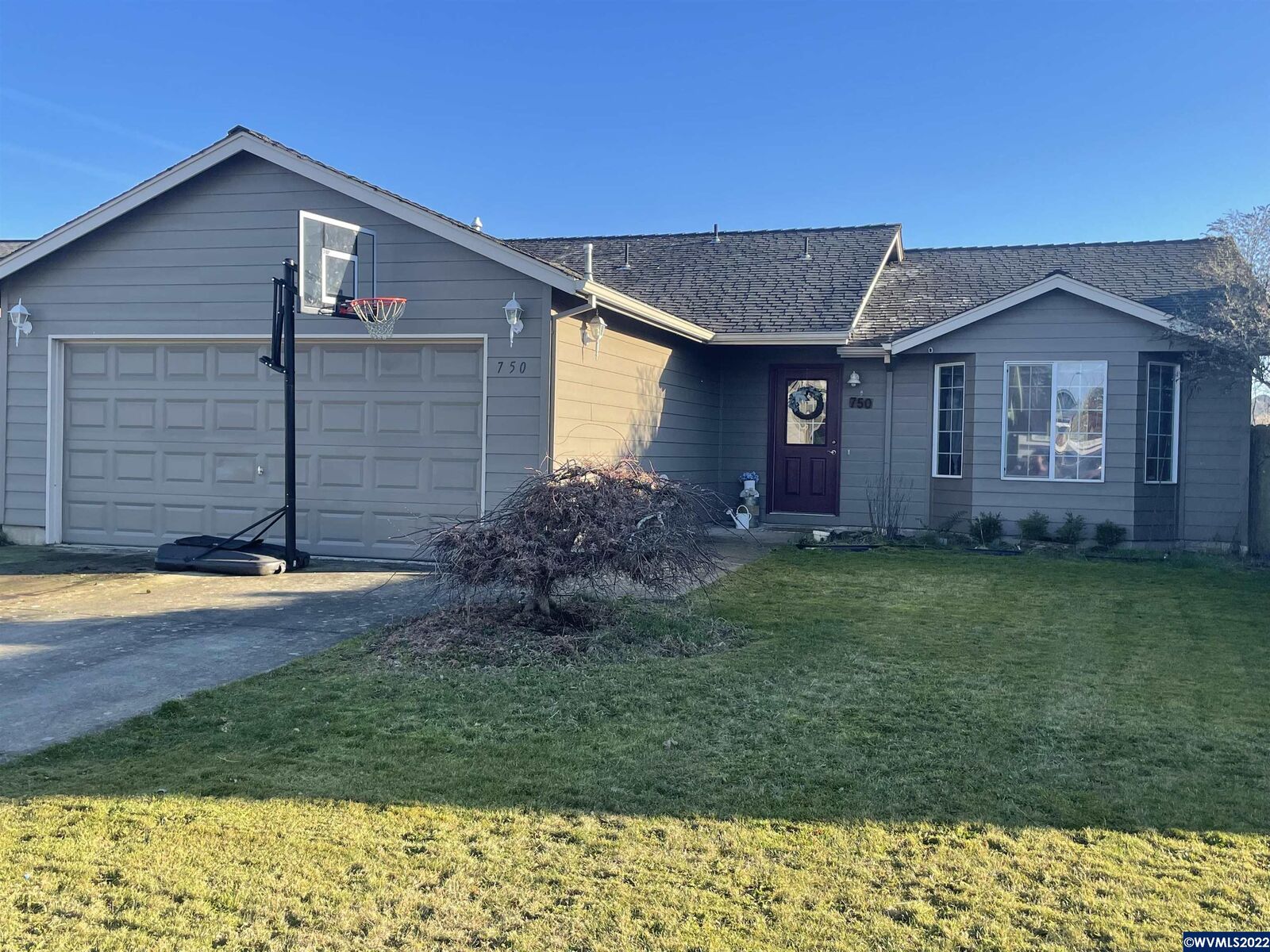 Property Photo:  750  Whitney St  OR 97383-1475 