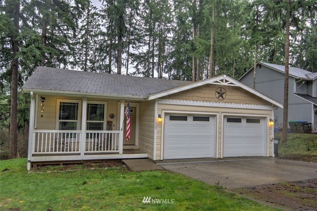 Property Photo: 18420 Rampart Court SE WA 98597