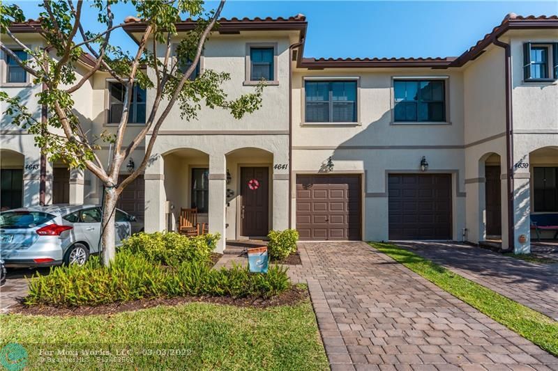 Property Photo: 4641 Silver Saw Ln 4641 FL 33463