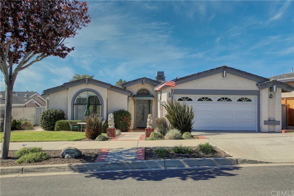 Property Photo:  241 Encanto Avenue  CA 93449 