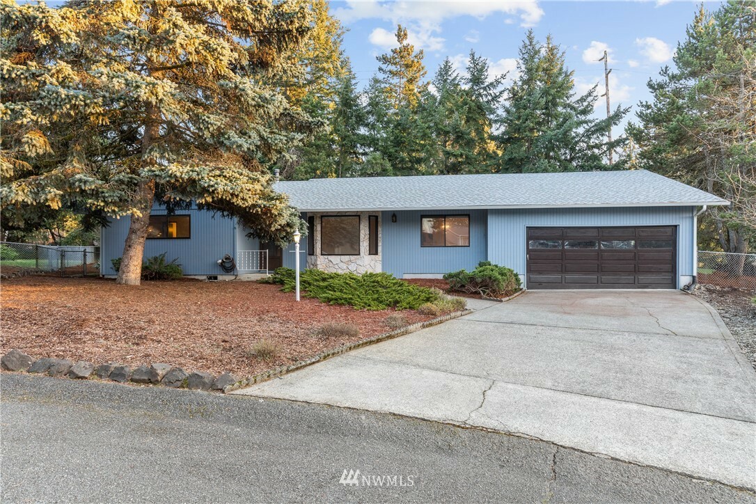 Property Photo:  7523 Titus Court SE  WA 98503 