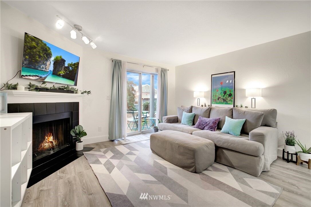 Property Photo: 16817 Larch Way B-107 WA 98037