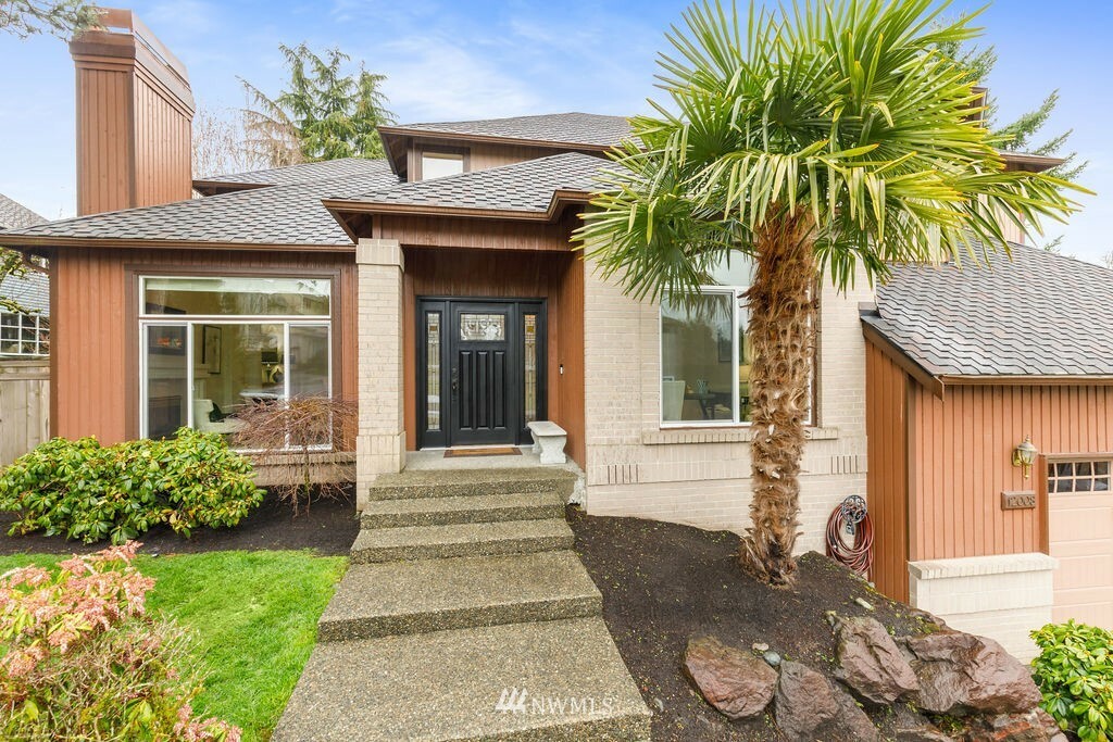 Property Photo: 12008 SE 75th Place WA 98056