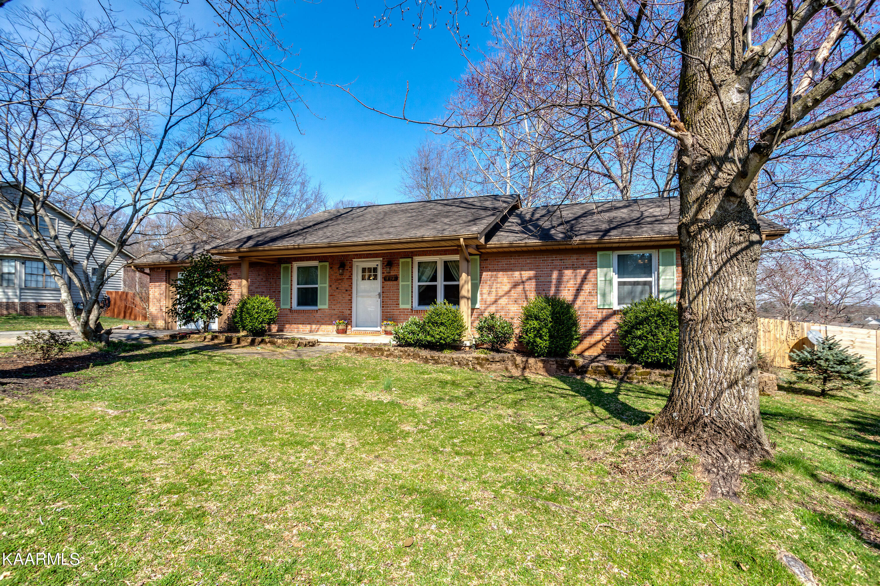 Property Photo:  1623 Crooked Oak Drive  TN 37771 