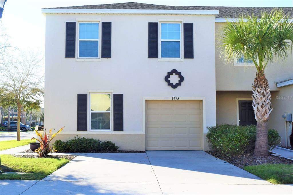 Property Photo:  9915 Hound Chase Drive  FL 33534 