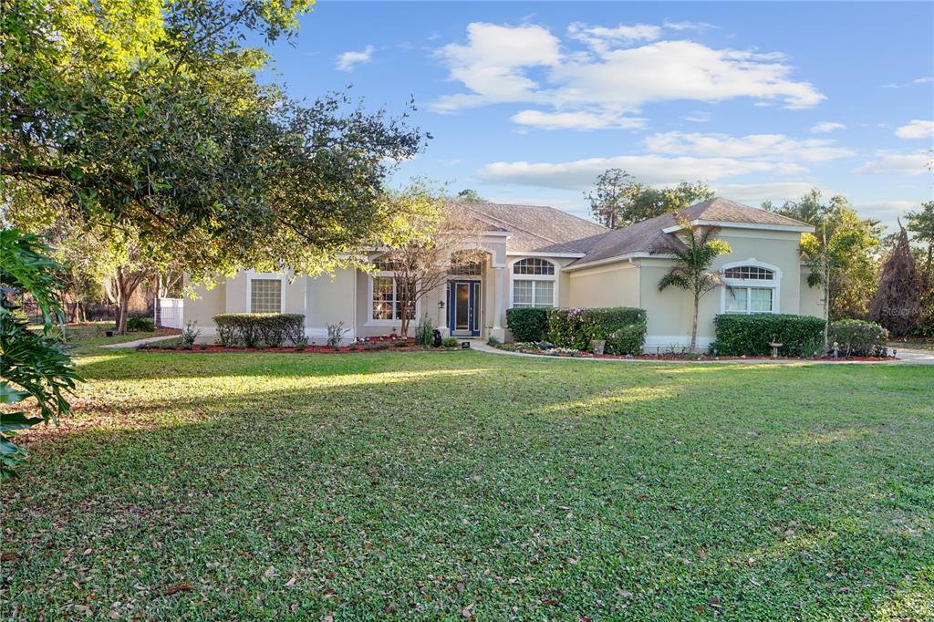 Property Photo:  926 Florida Avenue  FL 32763 