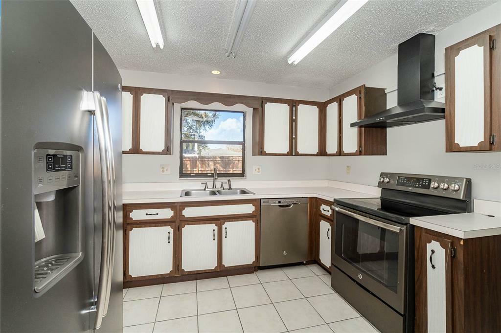 Property Photo:  5332 Magnolia Terrace  FL 34731 