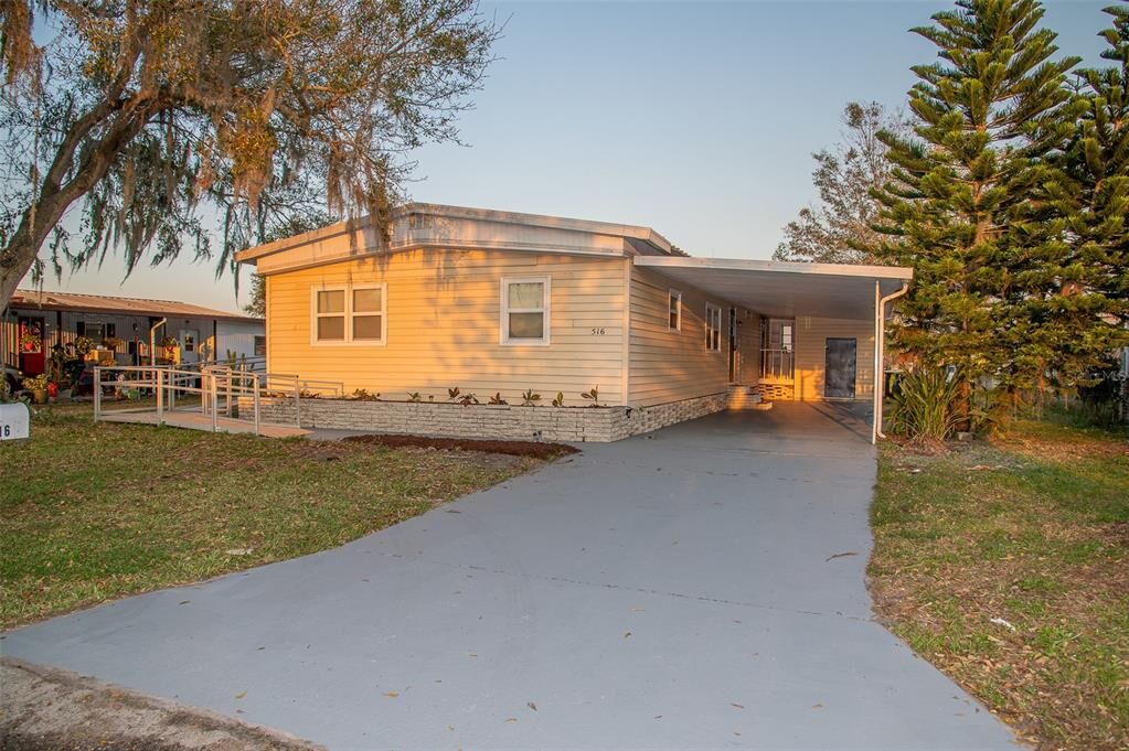 Property Photo:  516 Lazy Lake Drive W  FL 33801 