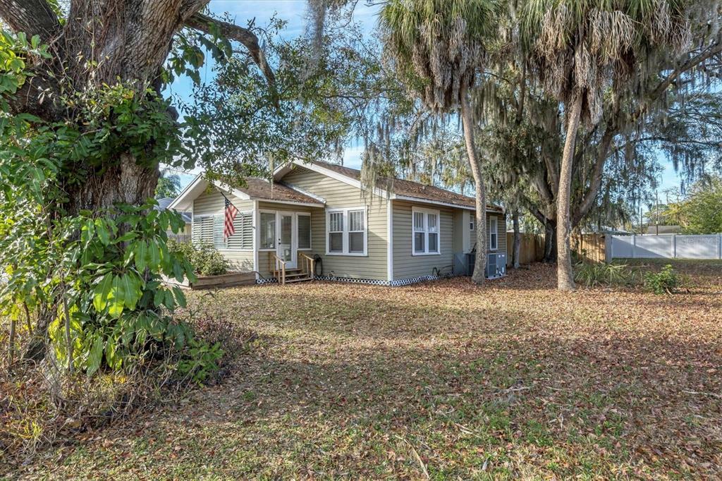 Property Photo:  2040 20th Avenue W  FL 34205 