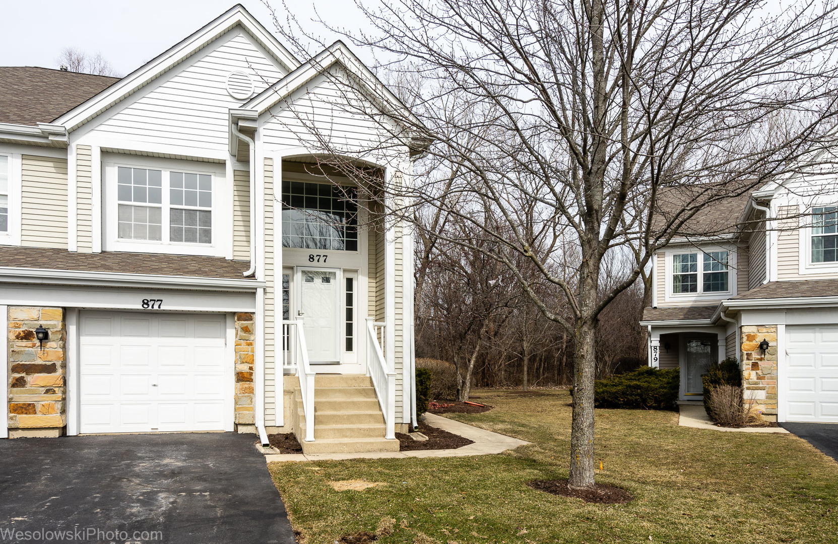 Property Photo: 877 Brompton Court 877 IL 60188