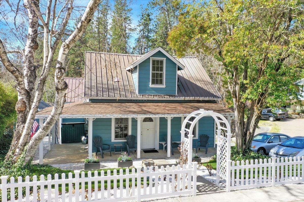 Property Photo: 627 W Broad Street CA 95959