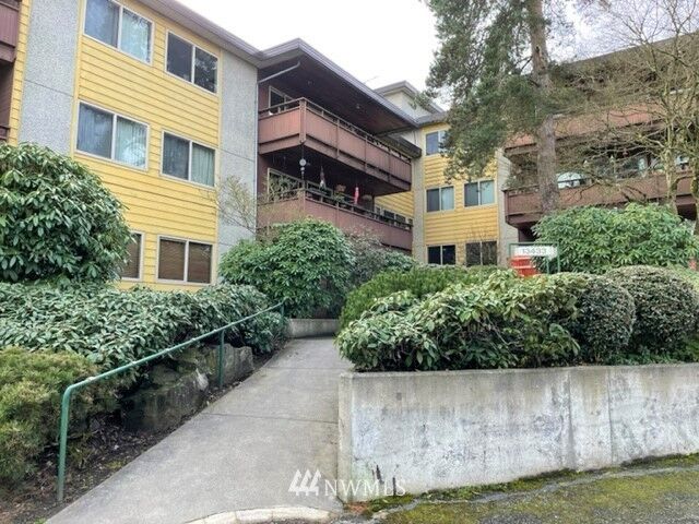 Property Photo:  13433 Roosevelt Way N 303  WA 98133 