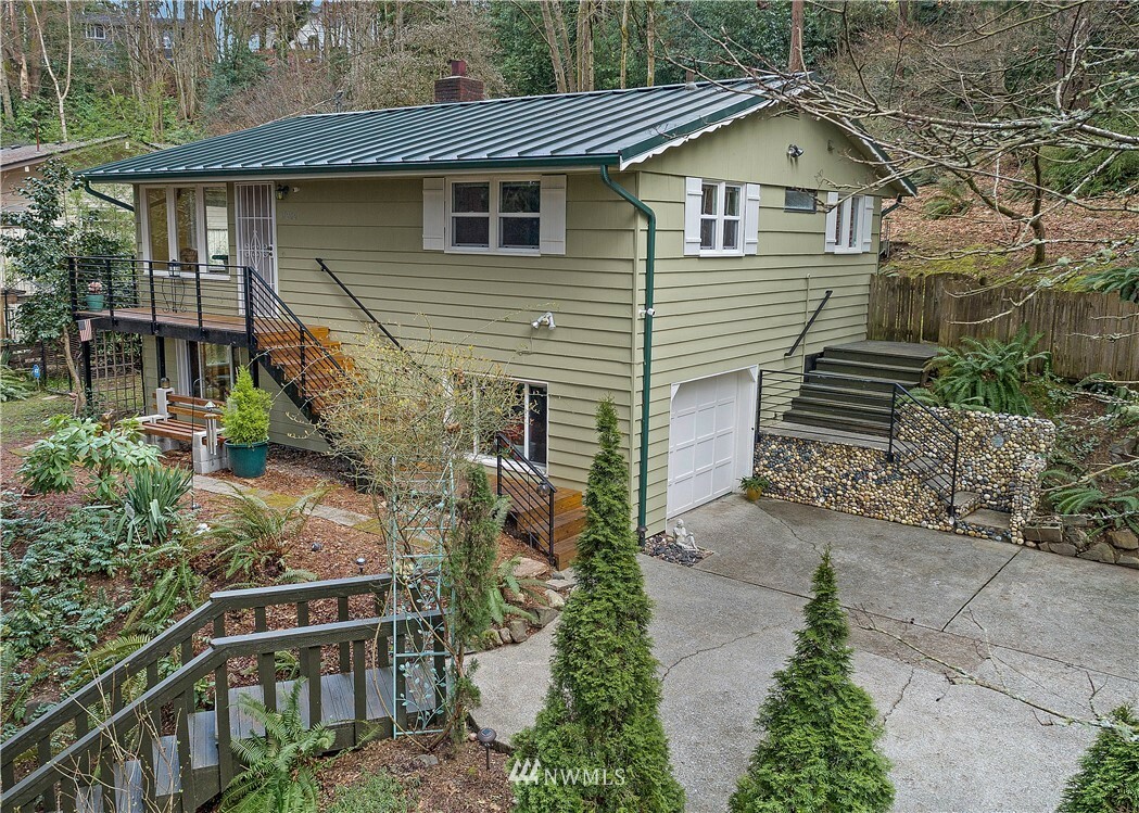 Property Photo:  17202 Greenwood Place N  WA 98133 