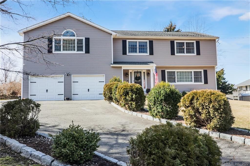 Property Photo:  7 Woodchuck Court  CT 06854 