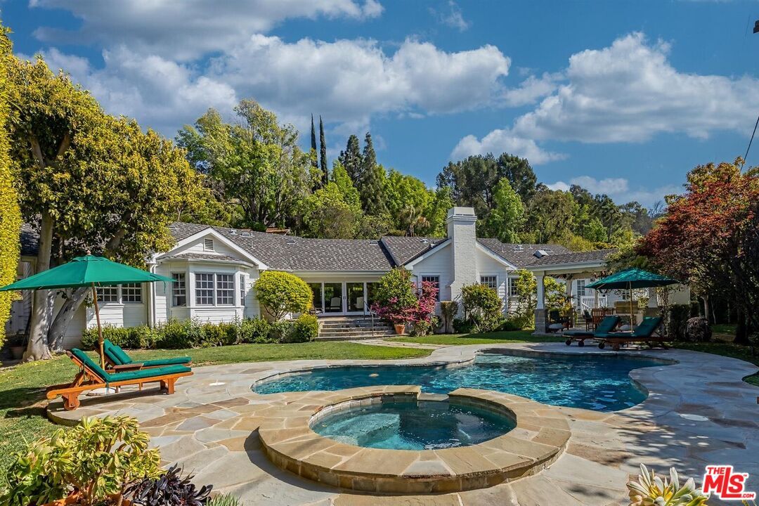 Property Photo:  13089   Blairwood Dr  CA 91604 