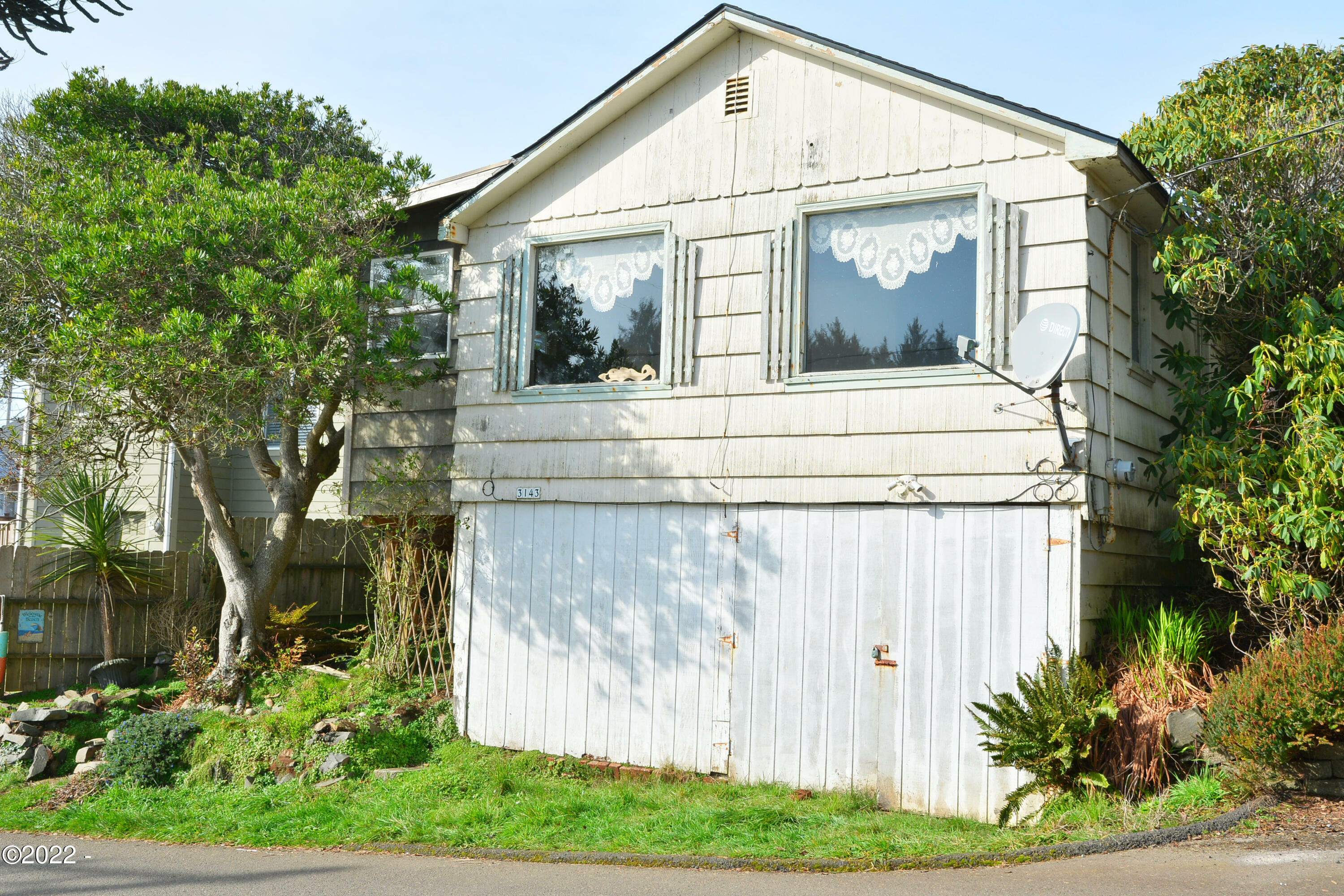 Property Photo:  3143 SW Coast Avenue  OR 97367 