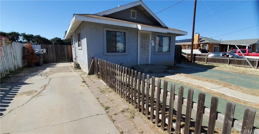Property Photo: 217 N Benwiley Avenue CA 93458