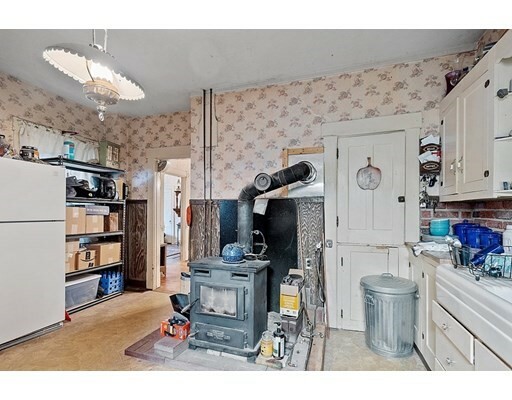 Property Photo: 81 Linden St MA 01475