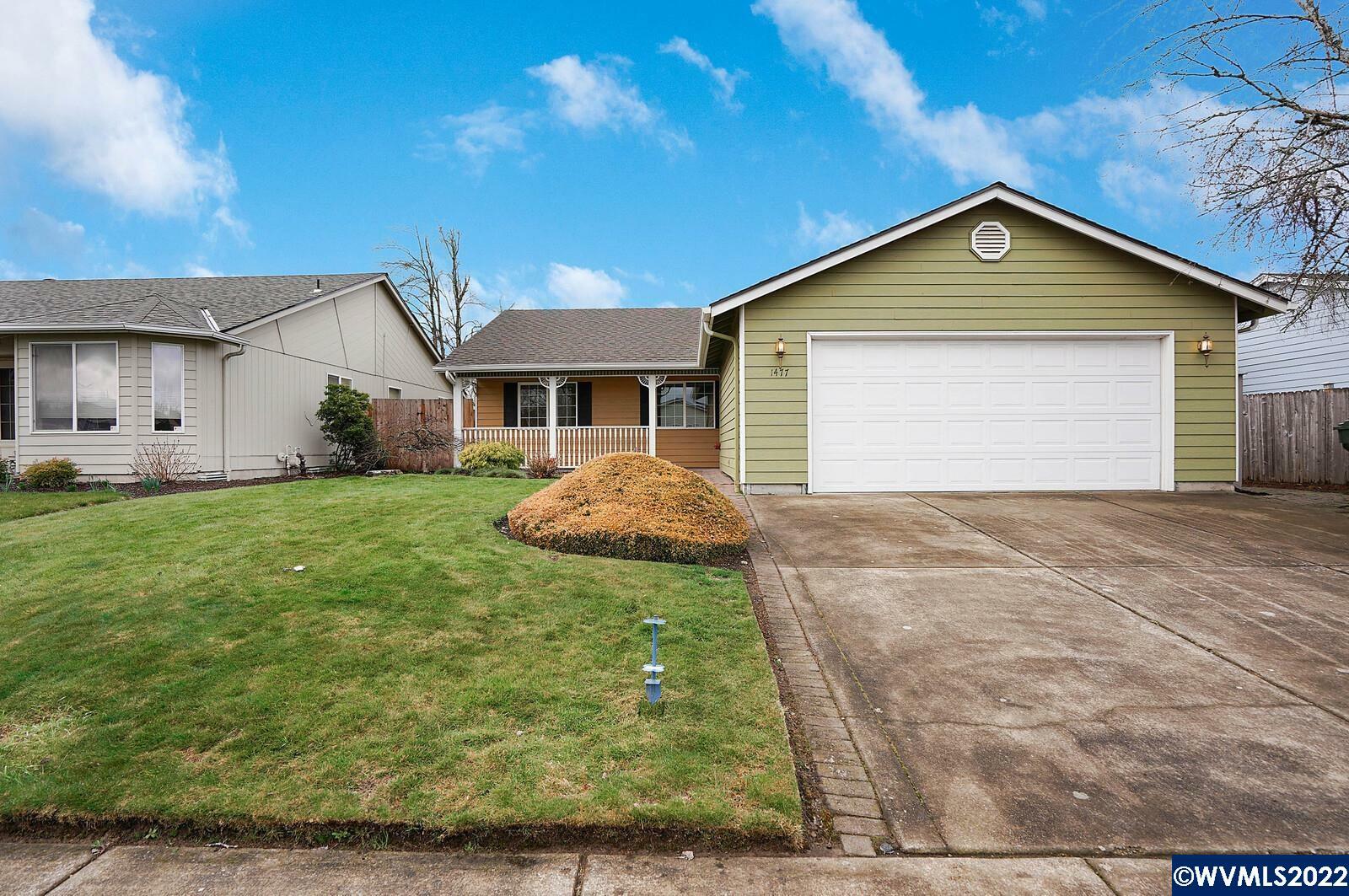 Property Photo: 1477 46th Pl SE OR 97317