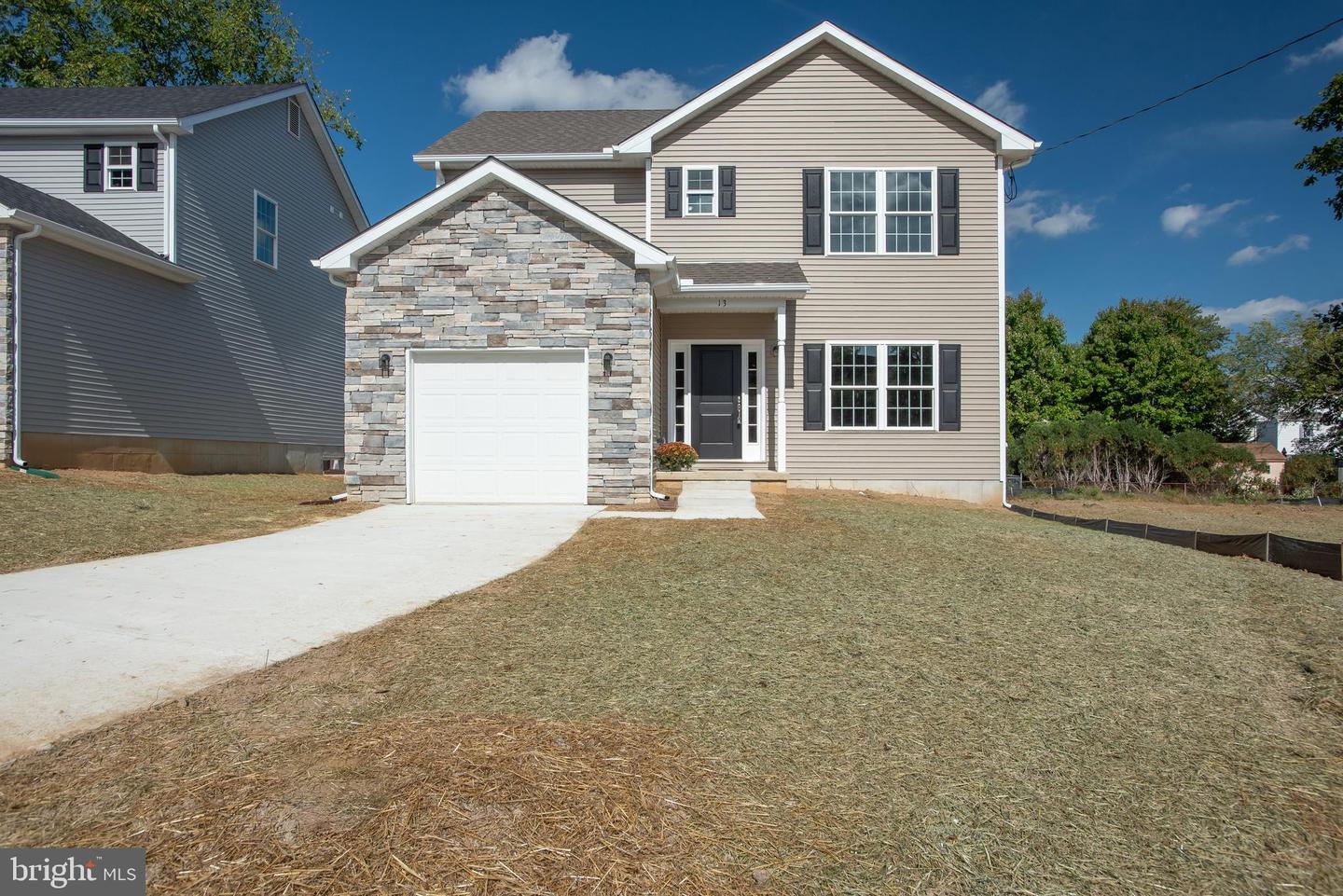 Property Photo: 9 Boxwood Road DE 19804