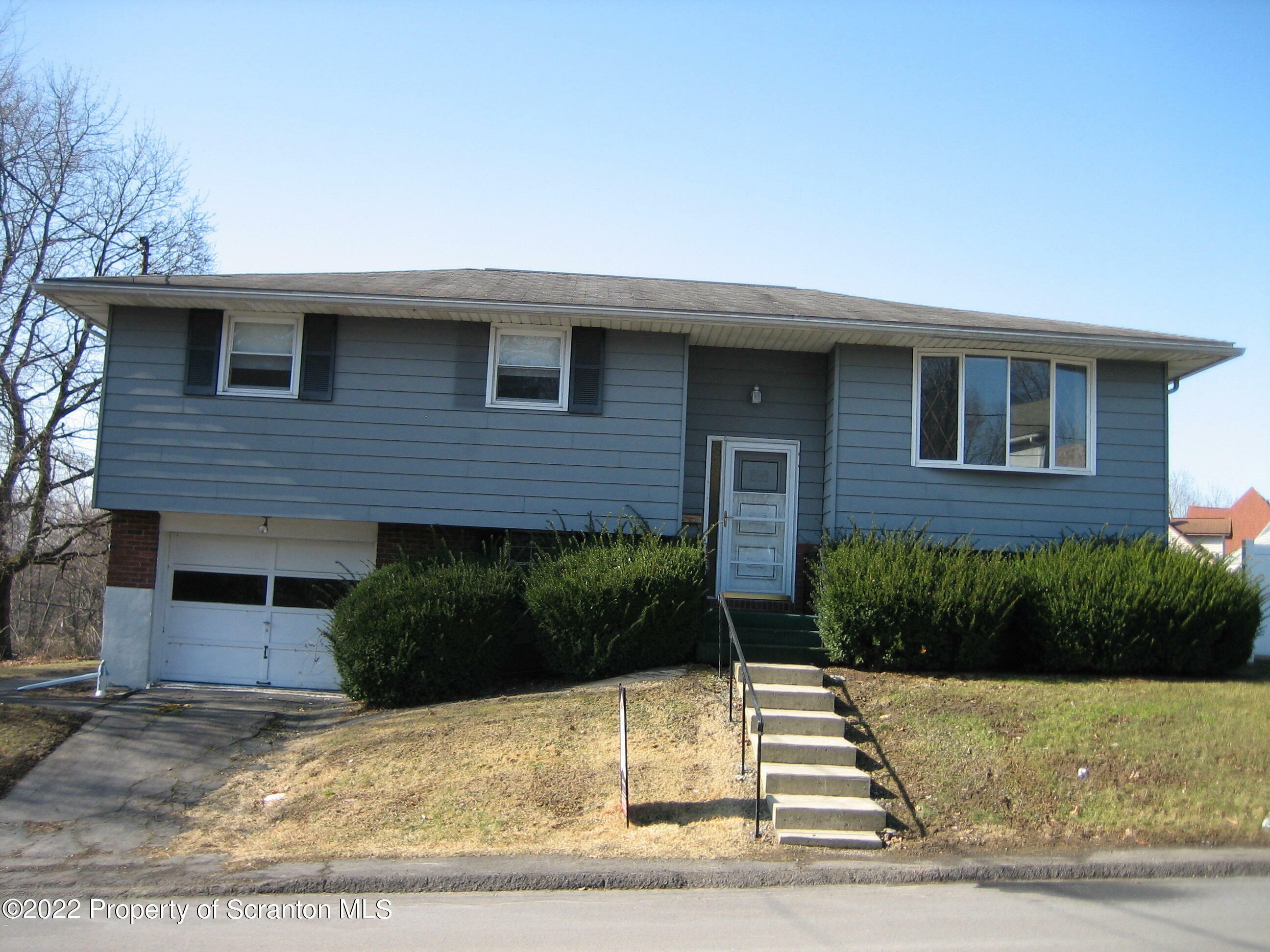 Property Photo:  305 Hill Street  PA 18452 