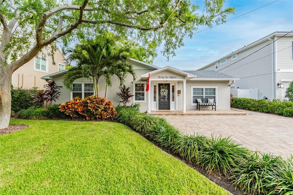 Property Photo: 4215 W Zelar Street FL 33629