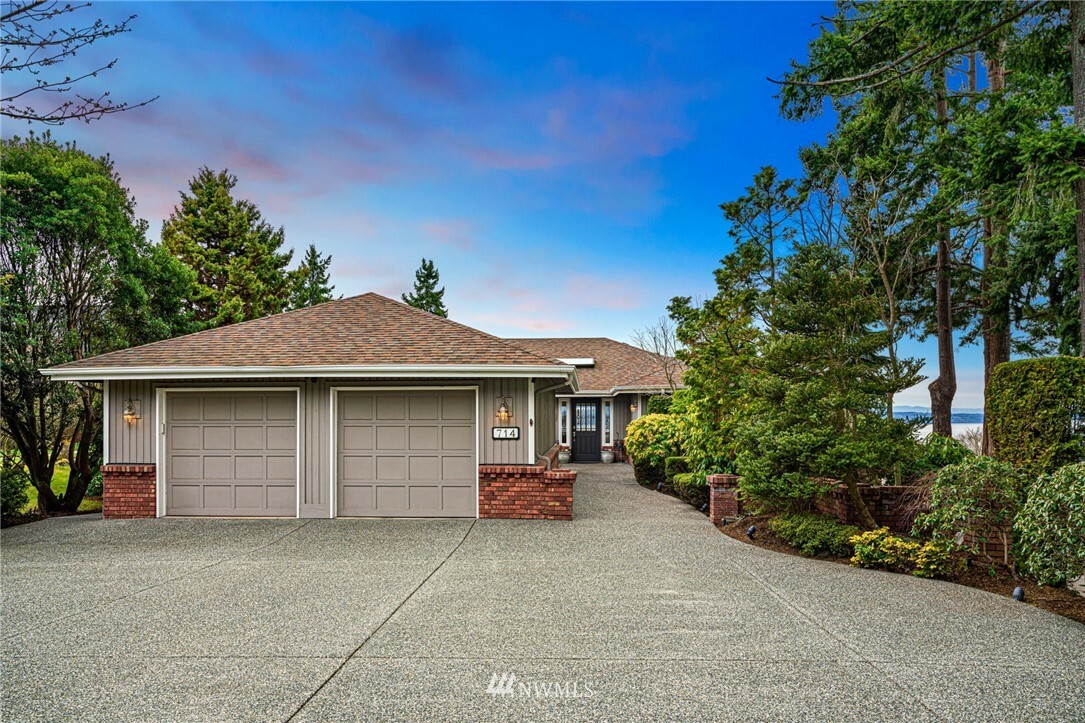 Property Photo:  714 9th Avenue S  WA 98020 