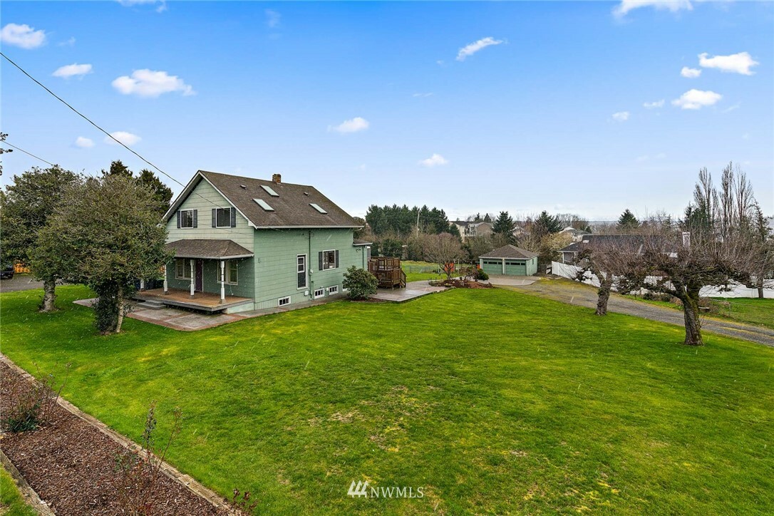 Property Photo:  2103 Talbot Road S  WA 98055 