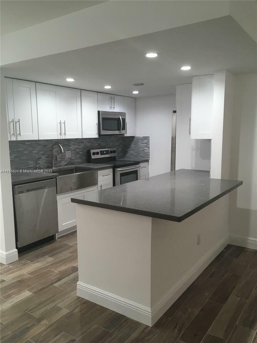 Property Photo: 7915 SW 86th St 723 FL 33143