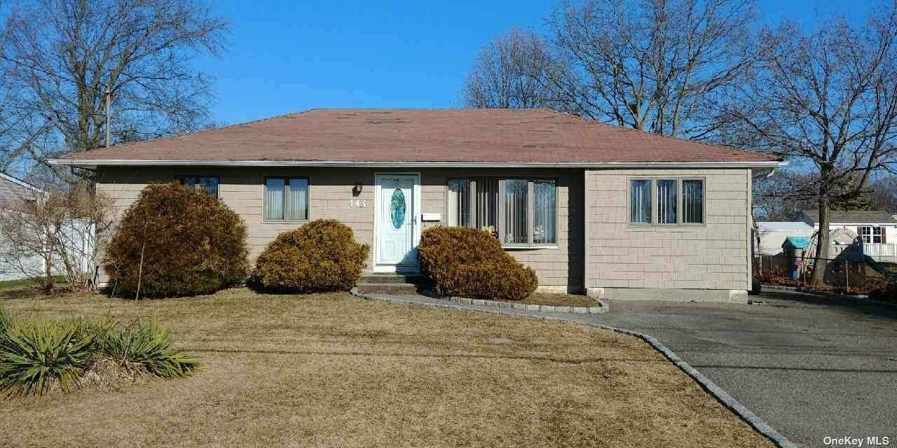 143 Hilary Street  Oakdale NY 11769 photo